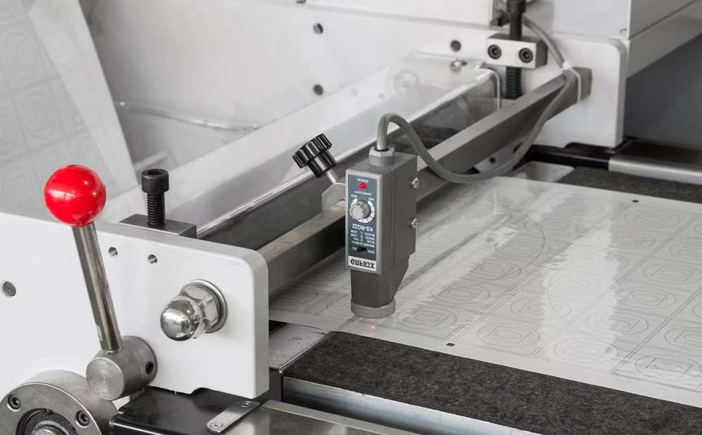 DIGITAL LABEL DIE CUTTING MACHINE
